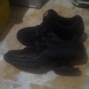 Z-Coil Shoes, size 11 men's in black